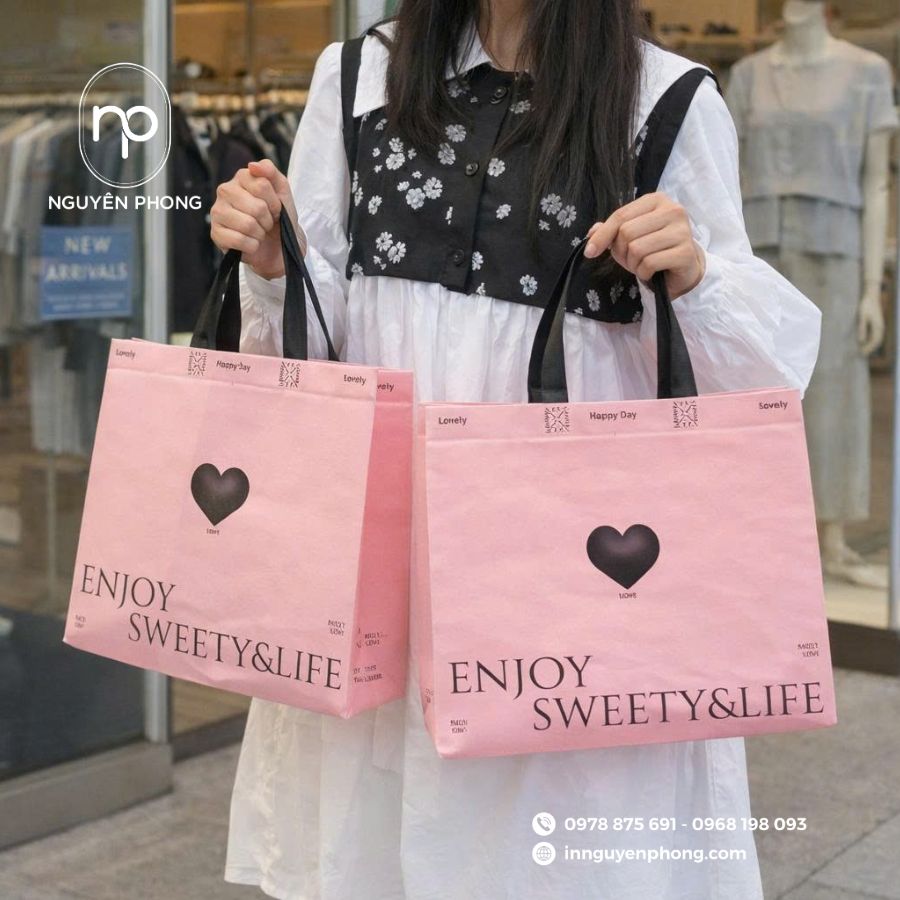 In túi giấy đựng quần áo giá rẻ tại TPHCM